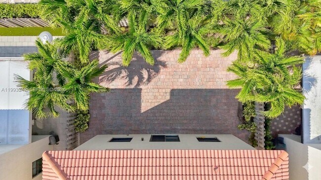 Building Photo - 10021 NW 87th Terrace