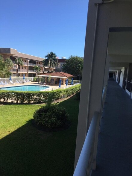 Building Photo - 541 Blue Heron Dr