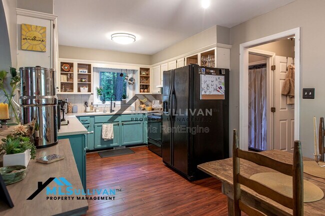 Building Photo - 5623 Lake Elton Rd