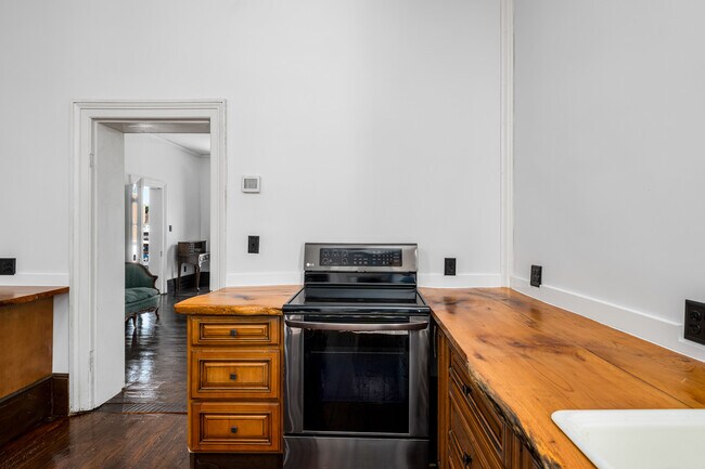 Building Photo - 120 S Cherokee St