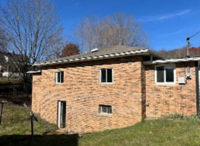 Building Photo - 415 Valley Rd