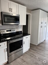 Building Photo - 1364 W 58th St
