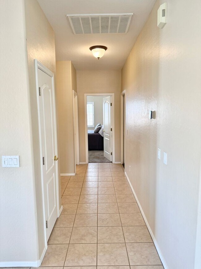Building Photo - 3-6 Month Rental, Amazing Water Front Property With Private Pool!
