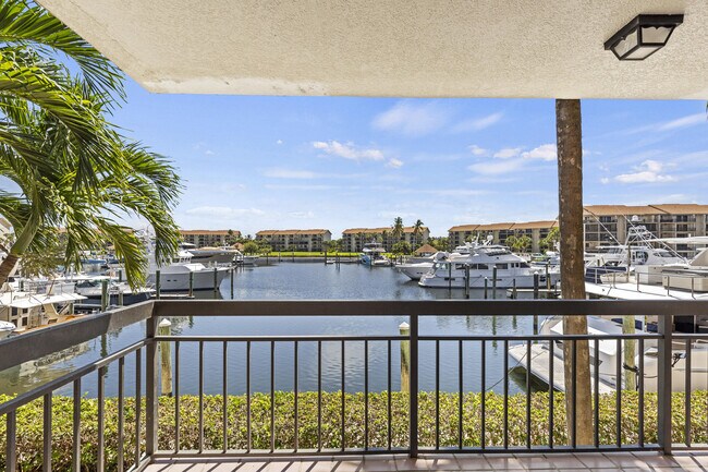Building Photo - 2401 Marina Isle Way