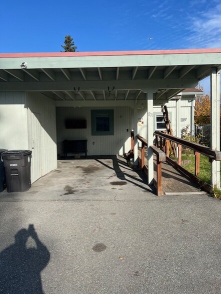 Primary Photo - 701 W 19th Ave