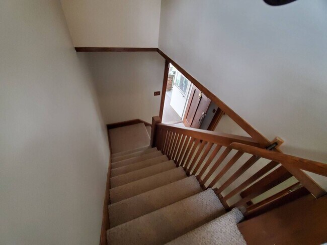 Building Photo - Immaculate 4 Bedroom Single Family with Central AC and Detached Garage, parking lane, and Large B...