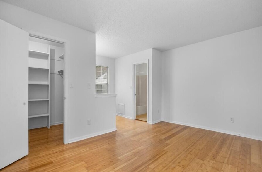 Building Photo - 264 Ferdinand Cir