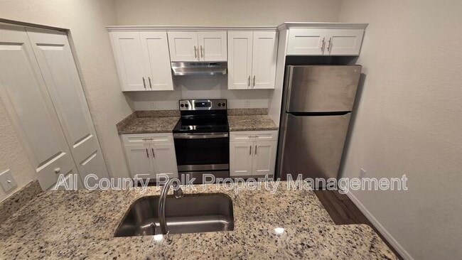 Building Photo - 915 Ariana St