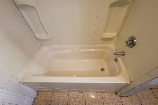 Building Photo - 37 Clarkson St