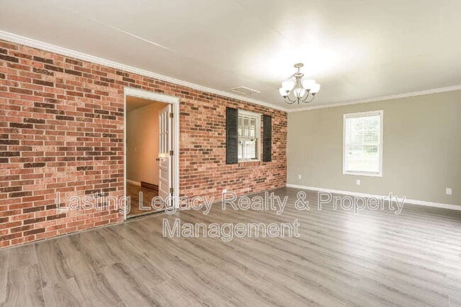 Building Photo - 717 Milling Rd