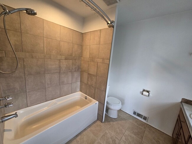 Building Photo - Condo in Blaine for Rent