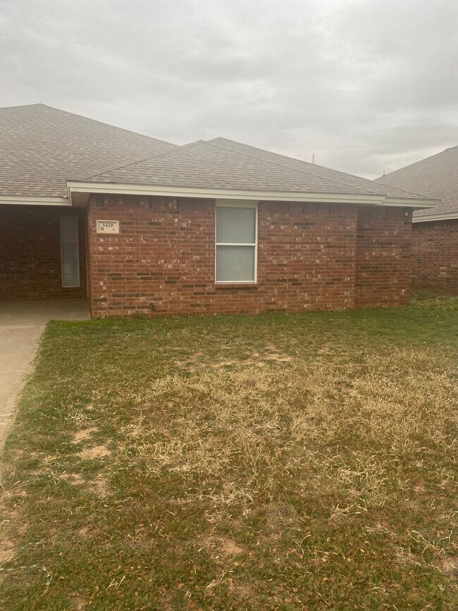 Primary Photo - 5420 Kemper St