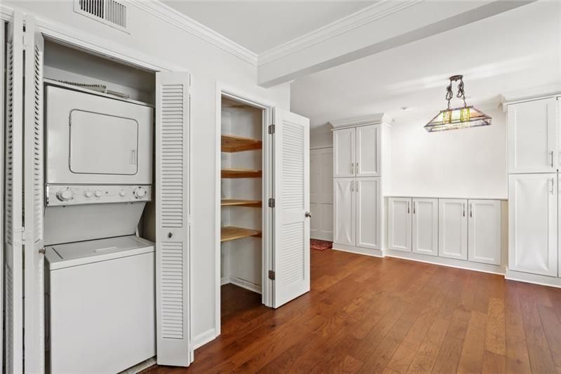 Building Photo - 75 Montre Square NW