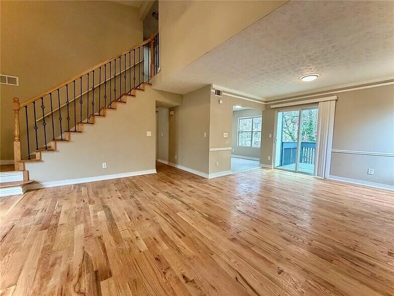 Building Photo - Room in House on Windsor Downs Ln