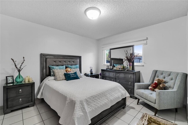 Building Photo - 980 W 43rd Pl