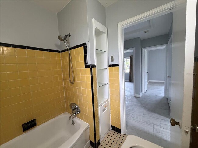Building Photo - 710 Winthrop Pl
