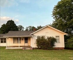 Building Photo - 405 E Bodenhamer St