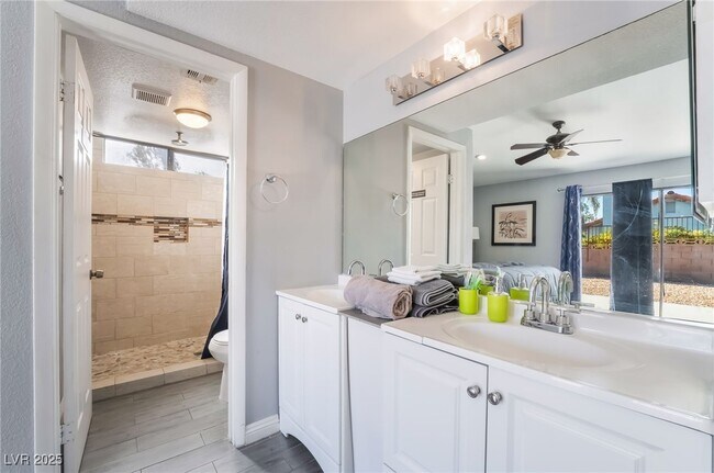 Building Photo - 7076 Gunslinger St