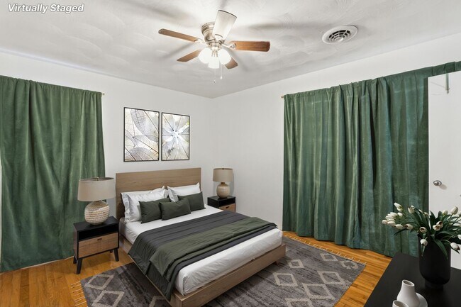 Building Photo - 3 Bedroom House with Huge Backyard!