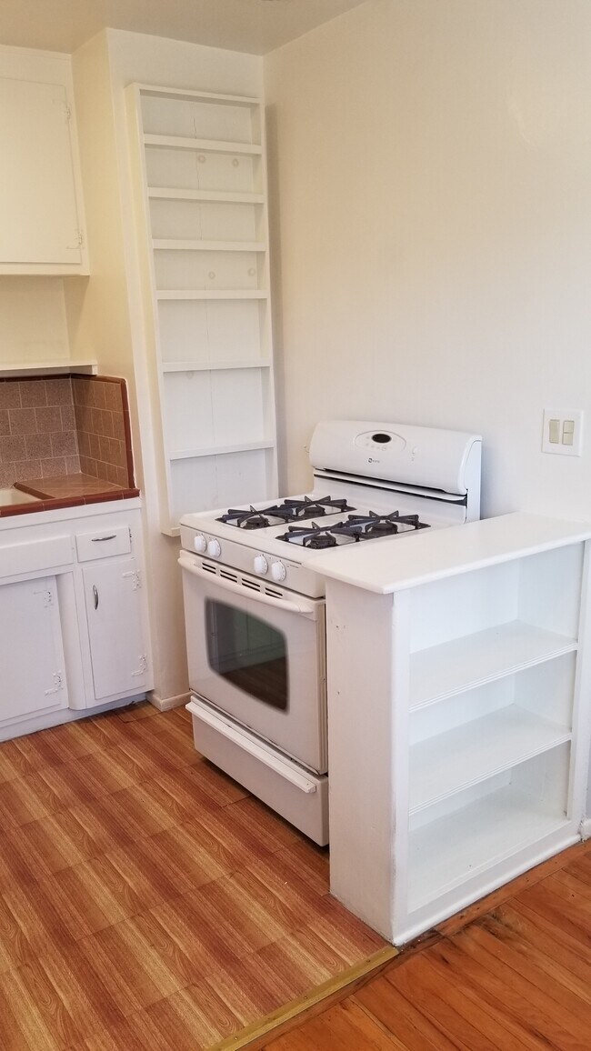 Building Photo - 7114 Haskell Ave