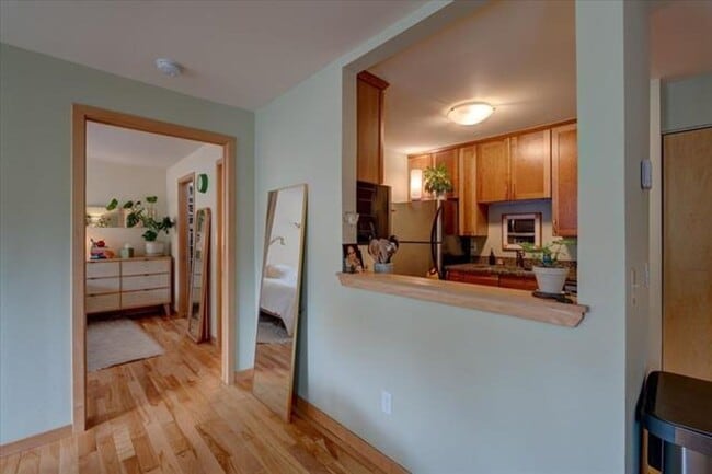 Building Photo - 2 Bedroom with Den