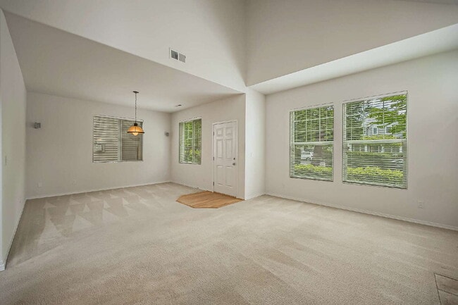Building Photo - GATED COMMUNITY OF VERONA in LAKELAND HILLS!
