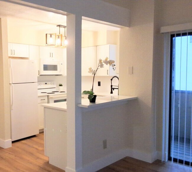 Building Photo - 1/1 Second Floor Remodeled Condo X Rent In...