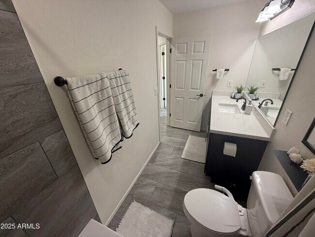 Building Photo - 726 S Johnson Rd