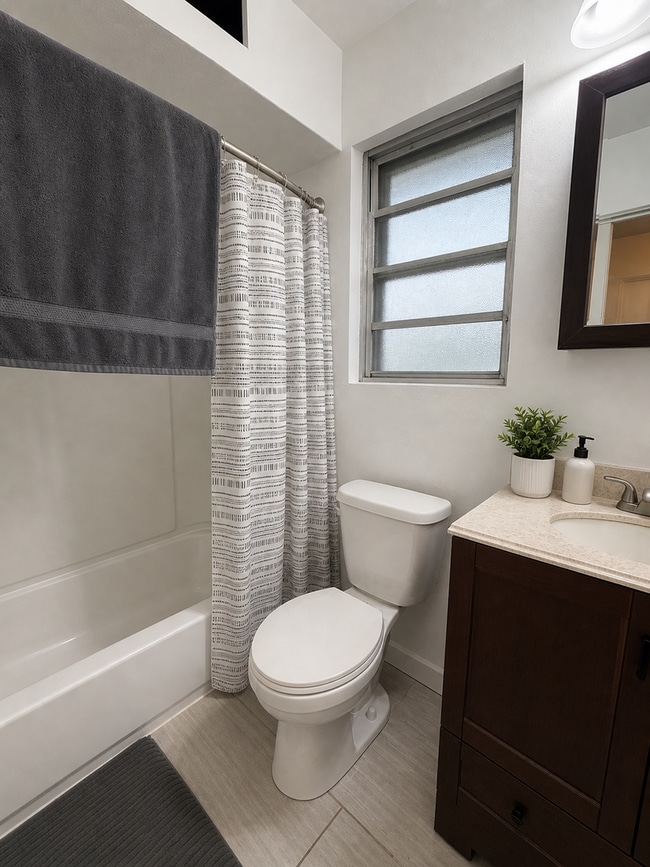 Building Photo - 3 bedroom 1.5 bathroom home for rent in Belleville