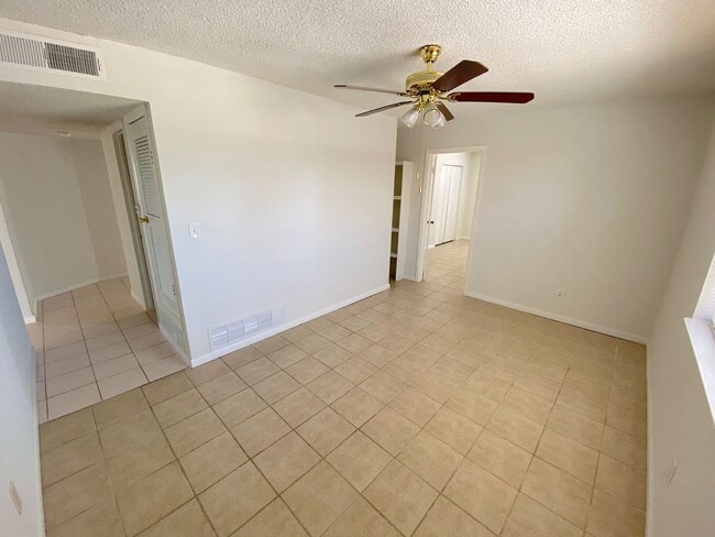 Building Photo - East El Paso 3 bed Refrig A/C