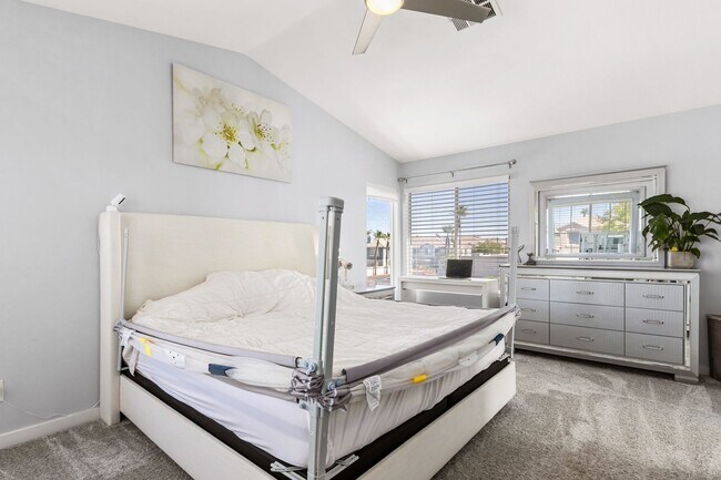 Building Photo - Beautifully Updated 3 Bedroom Southeast Ve...