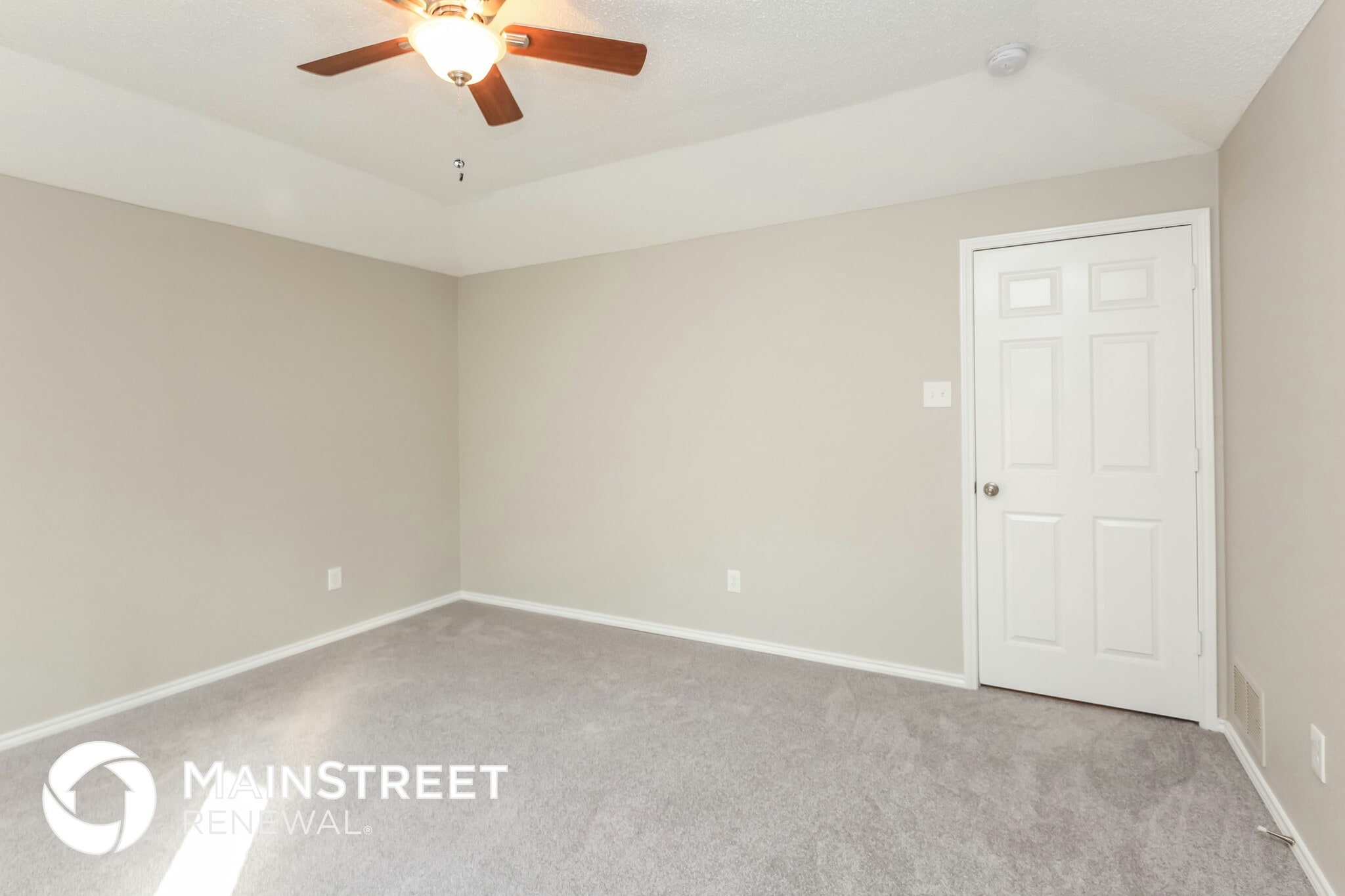 Building Photo - 521 Anglebluff Dr