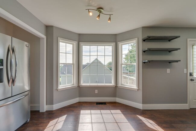 Building Photo - Charming Thompson Station Home in Sought-After Williamson County School District