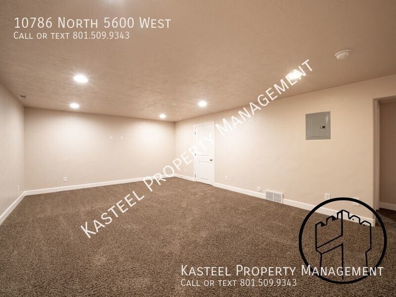 Building Photo - 10786 N 5600 W