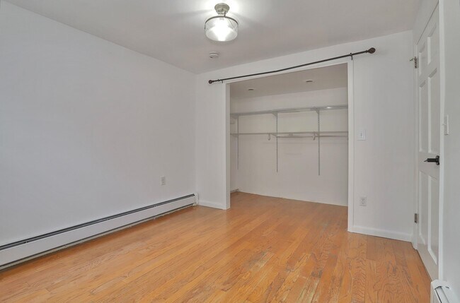 Building Photo - 509 7th St