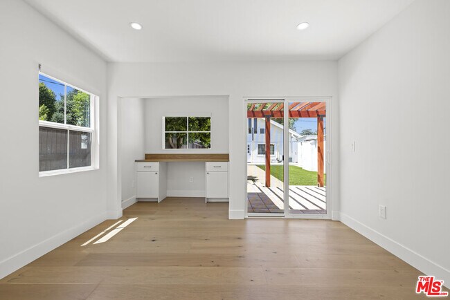 Building Photo - 11151 Hortense St