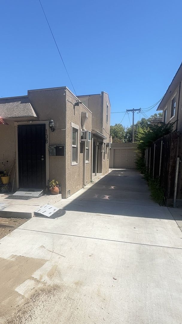 Building Photo - 136 E Morris Ave