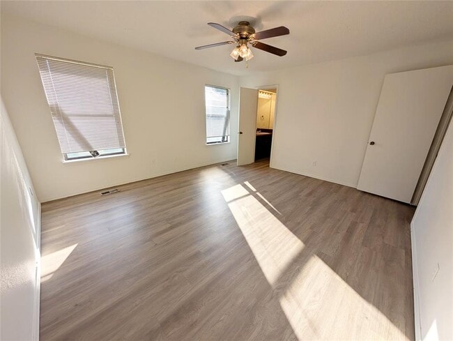 Building Photo - 9028 Roxbury Terrace