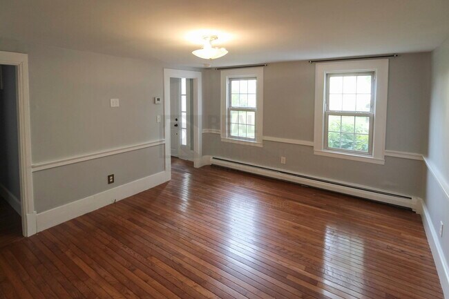 Building Photo - 445 Pleasant St