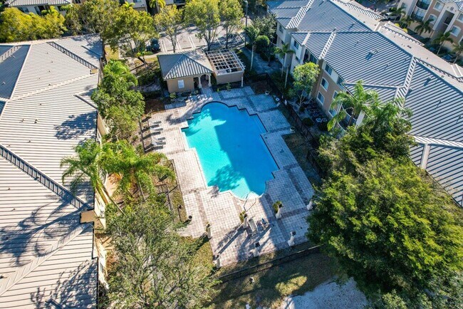 Building Photo - 1500 Crestwood Ct S