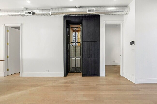 Building Photo - 1414 N Maplewood Ave