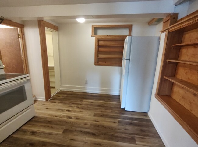 Building Photo - 3 Church St