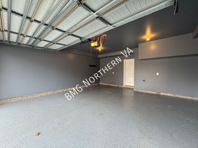 Building Photo - 43339 Stadium Ter