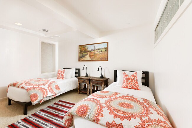 Building Photo - 100 N 8th St