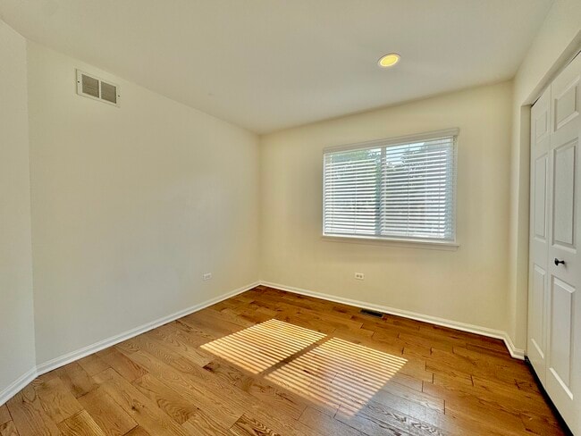 Building Photo - 1825 Red Bud Rd