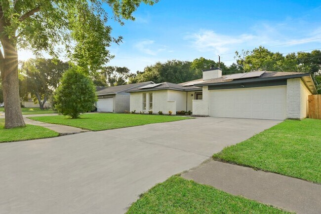 Building Photo - 2322 Aprilmont Dr