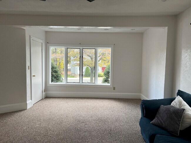 Building Photo - 491 Central St