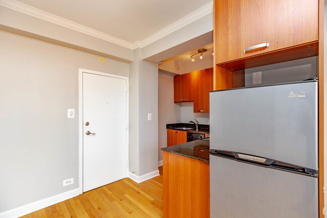 Building Photo - 732 W Bittersweet Pl