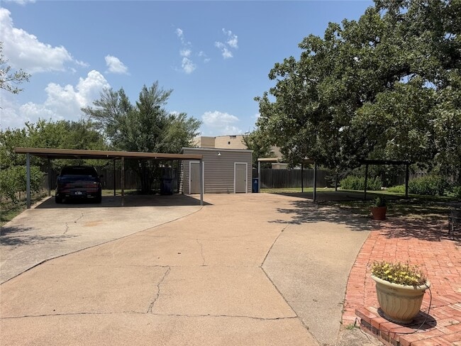 Building Photo - 3412 Timberline Dr
