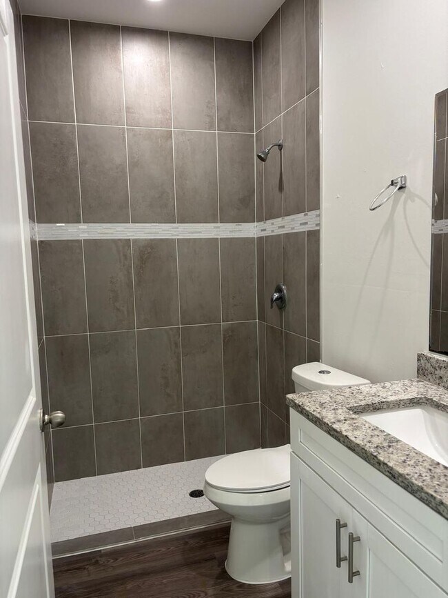 Building Photo - Lehigh Acres Beautiful 2 bdrm/2 bath Plus ...